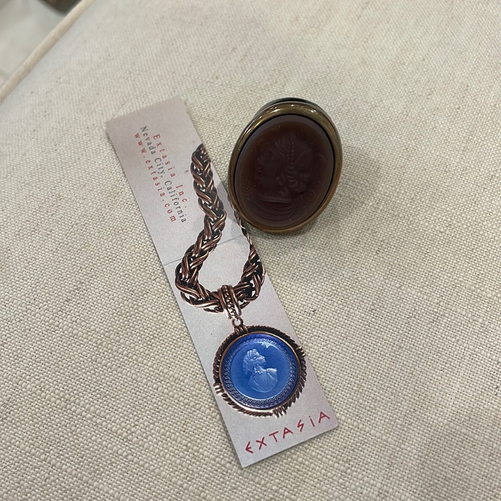 Extasia Cameo Ring